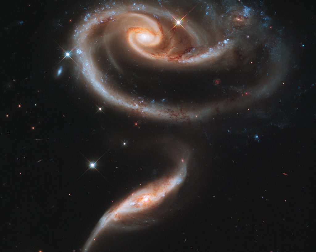 univers :     A rose made of galaxies, by ESA/Hubble (CC-BY)